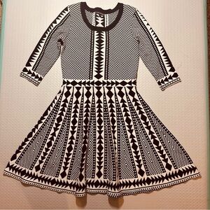 Nina Leonard Black and White geometric pattern SO SOFT size M 3/4 sleeves NWOT